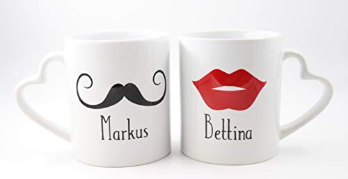 PICSonPAPER Personalisierbares Keramiktassen Set Mr & Mrs mit Herzhenkel bestehend aus Zwei Tassen, Valentinstag, Hochzeit (Keramik-Tassen)